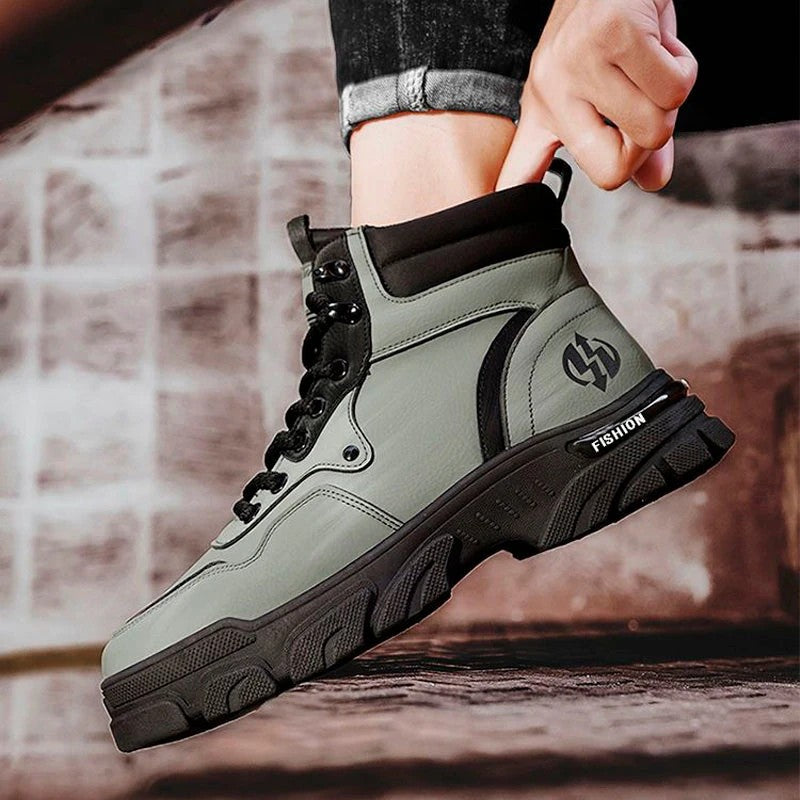 Bota Masculina Vallor em Couro Legítimo Ortopédica e Sola Antiderrapante +BRINDES: Relógio, Carteira e Óculos de Sol