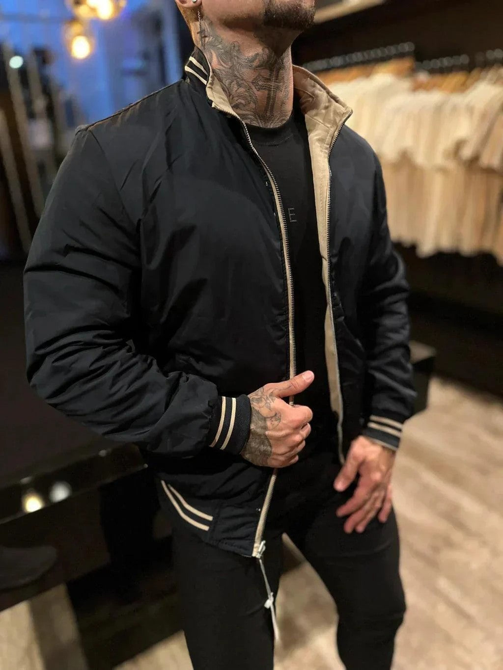 Kit 4 Calças Masculina em Sarja + 2 Jaquetas Premium Reversível Bege/Preta. Brinde Carteira + Relógio Exclusivo até Dia dos Pais